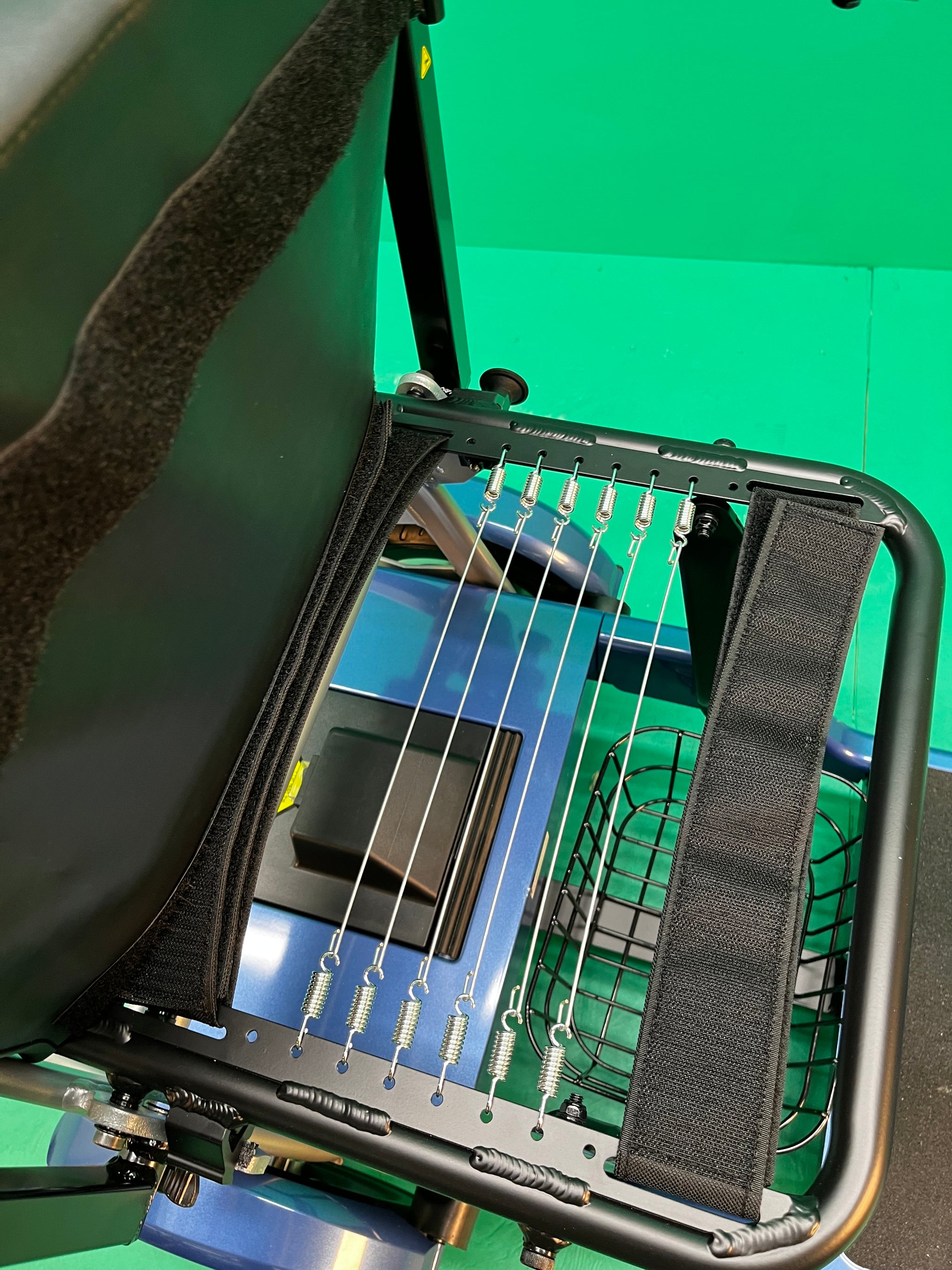 Extra thick seat cushion With a spring ioaded seat frame - Super comfortable